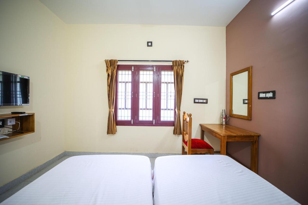 Hotel The Pothigai Palace Kuttālam Esterno foto