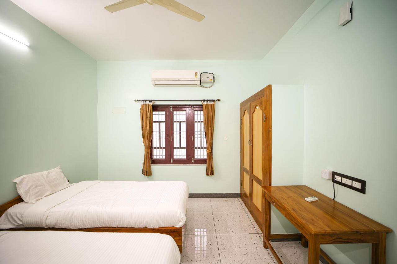 Hotel The Pothigai Palace Kuttālam Esterno foto