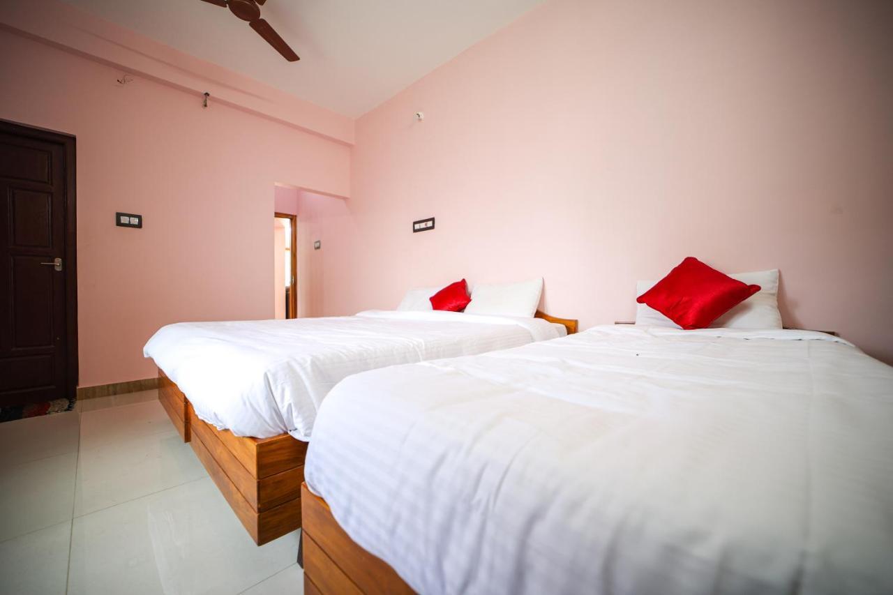 Hotel The Pothigai Palace Kuttālam Esterno foto