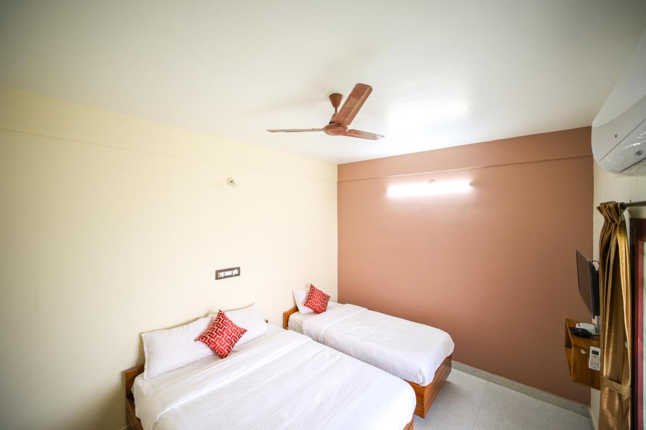 Hotel The Pothigai Palace Kuttālam Esterno foto