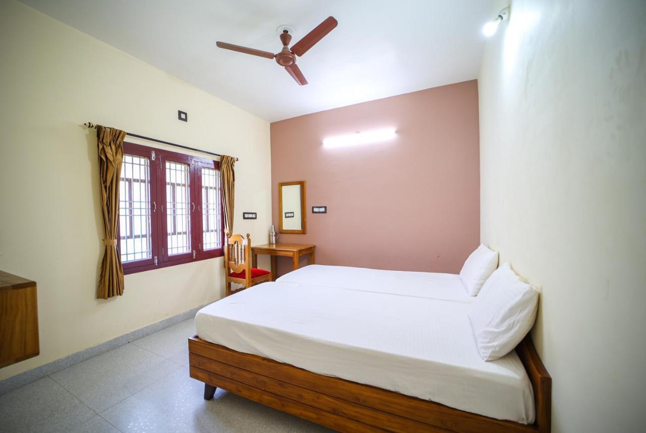 Hotel The Pothigai Palace Kuttālam Esterno foto