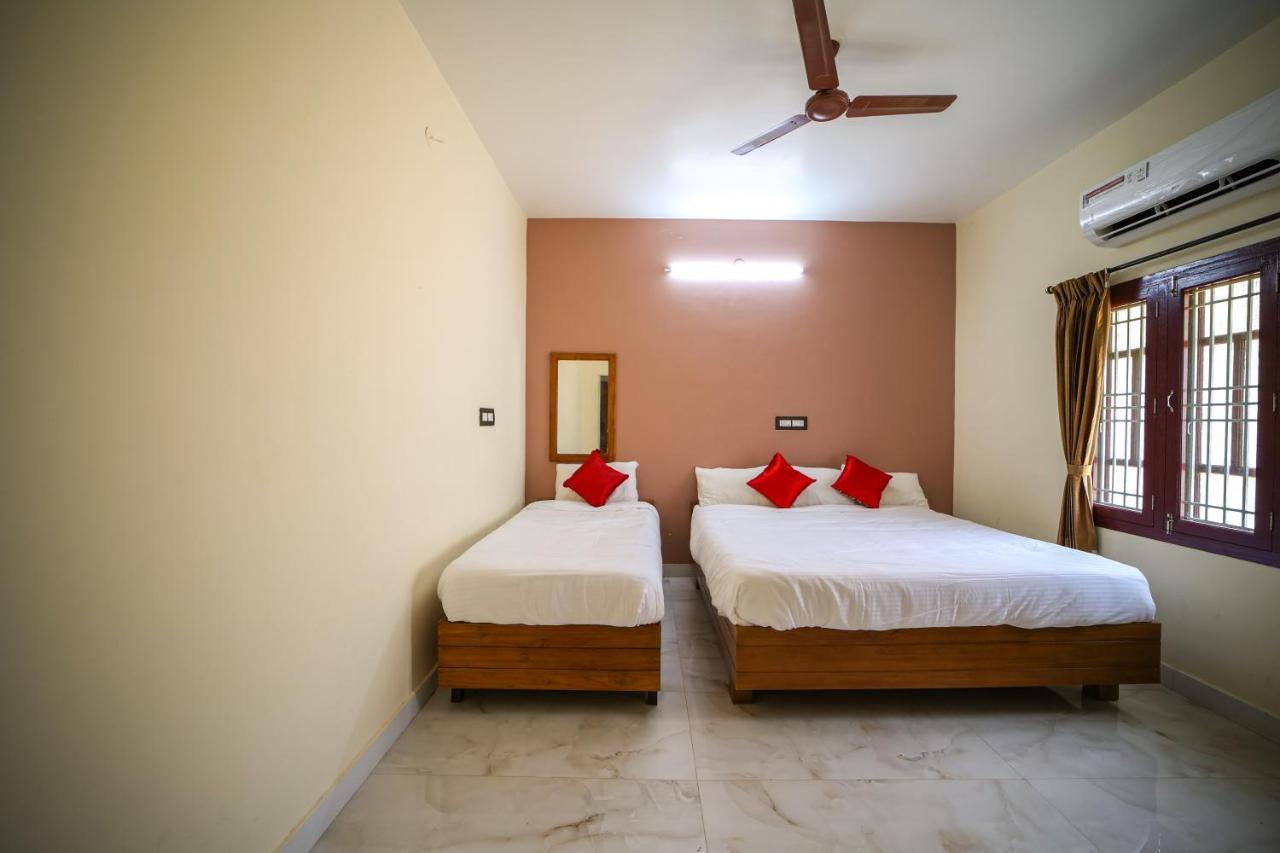 Hotel The Pothigai Palace Kuttālam Esterno foto