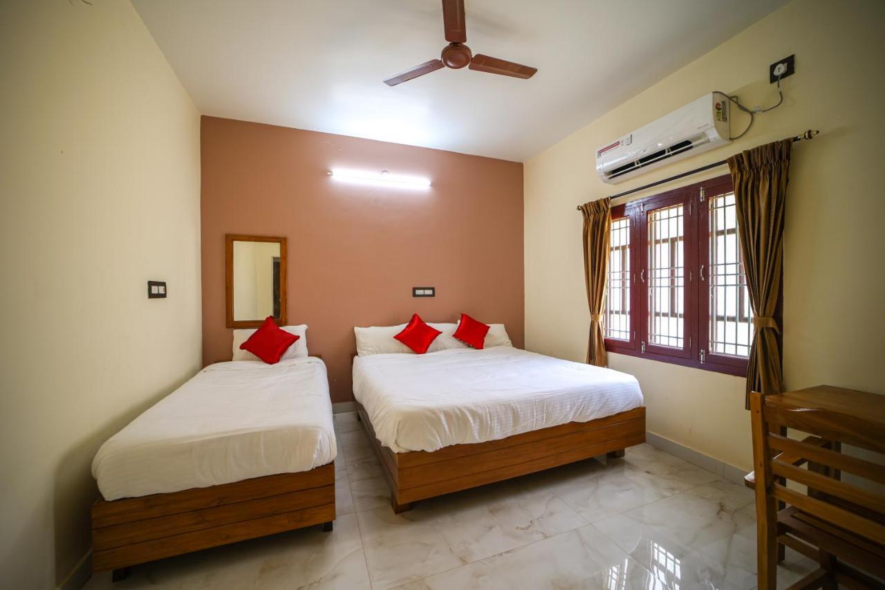 Hotel The Pothigai Palace Kuttālam Esterno foto