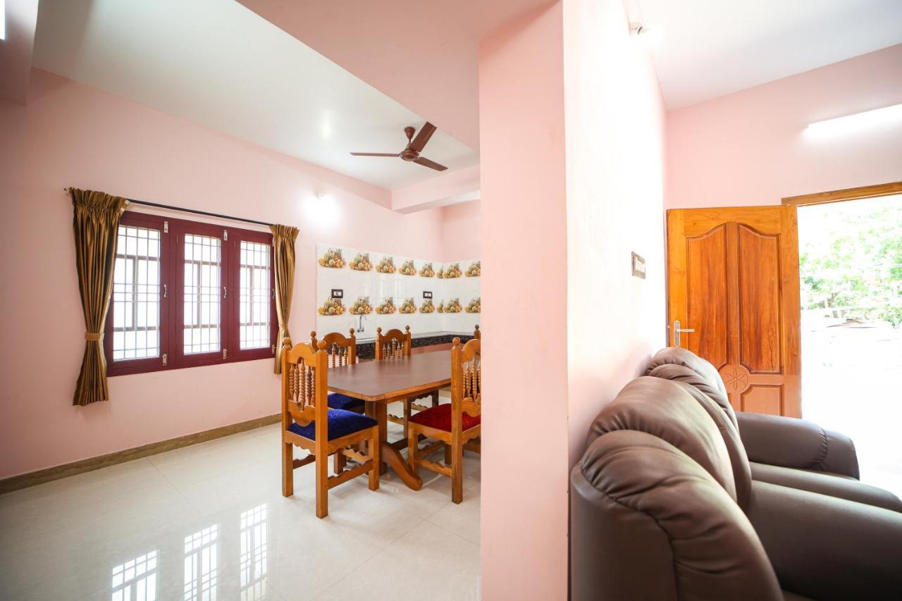 Hotel The Pothigai Palace Kuttālam Esterno foto