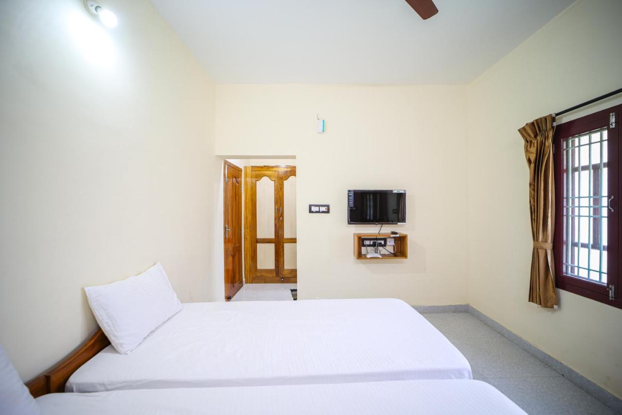 Hotel The Pothigai Palace Kuttālam Esterno foto
