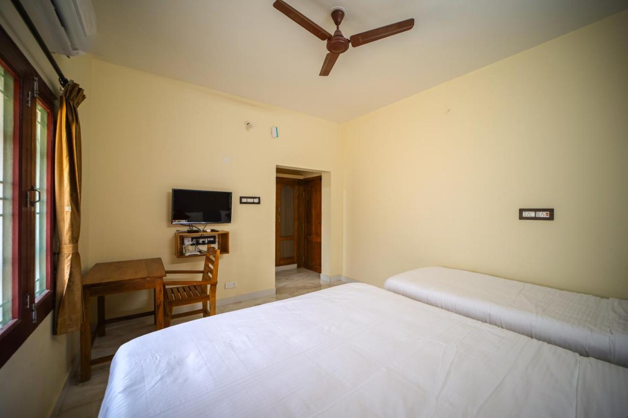 Hotel The Pothigai Palace Kuttālam Esterno foto